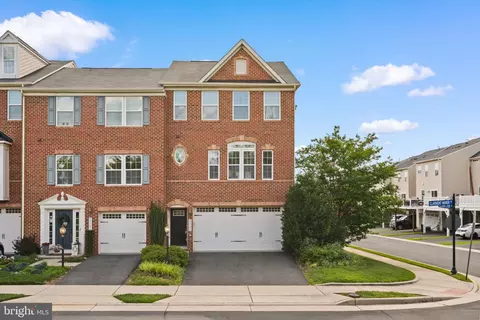 25741 Clairmont Manor Sq, Aldie, VA 20105