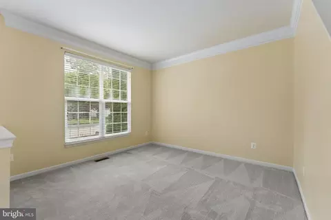 Living - 42650 Harris St, Chantilly, VA 20152 photo 3 of 9