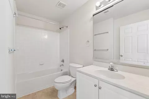 Bath - 42650 Harris St, Chantilly, VA 20152 photo 2 of 3