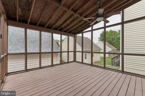 Exterior - 42650 Harris St, Chantilly, VA 20152 photo 3 of 9