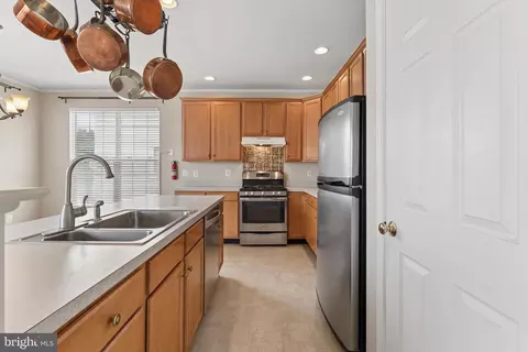 Kitchen - 42650 Harris St, Chantilly, VA 20152 photo 4 of 4