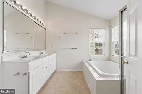 Bath - 42650 Harris St, Chantilly, VA 20152 photo 1 of 3