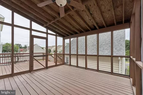 Exterior - 42650 Harris St, Chantilly, VA 20152 photo 4 of 9