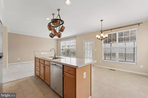 Kitchen - 42650 Harris St, Chantilly, VA 20152 photo 3 of 4