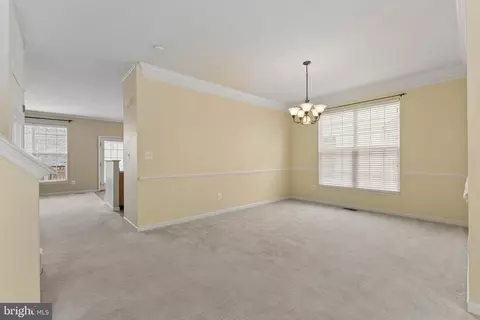 Living - 42650 Harris St, Chantilly, VA 20152 photo 2 of 9