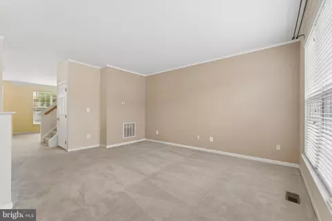 Living - 42650 Harris St, Chantilly, VA 20152 photo 8 of 9