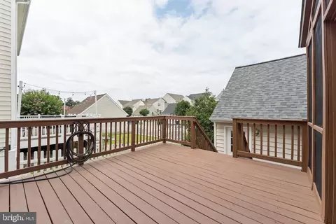 Exterior - 42650 Harris St, Chantilly, VA 20152 photo 6 of 9