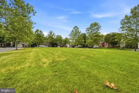 Exterior - 43648 Intrepid St, Chantilly, VA 20152 photo 7 of 7