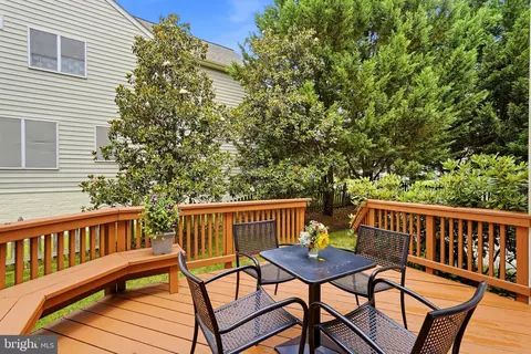 Exterior - 43648 Intrepid St, Chantilly, VA 20152 photo 5 of 7