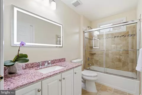 Bath - 43648 Intrepid St, Chantilly, VA 20152 photo 6 of 7