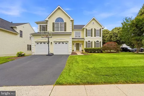 Exterior - 43648 Intrepid St, Chantilly, VA 20152 photo 1 of 7