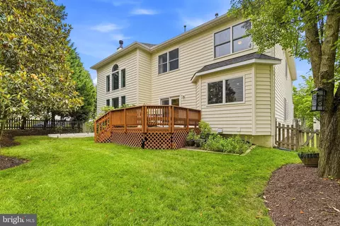 Exterior - 43648 Intrepid St, Chantilly, VA 20152 photo 6 of 7