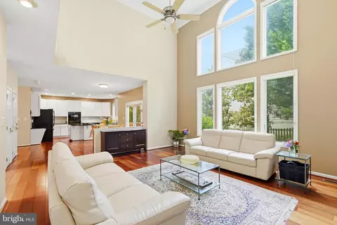 Living - 43648 Intrepid St, Chantilly, VA 20152 photo 4 of 4