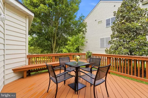 Exterior - 43648 Intrepid St, Chantilly, VA 20152 photo 4 of 7