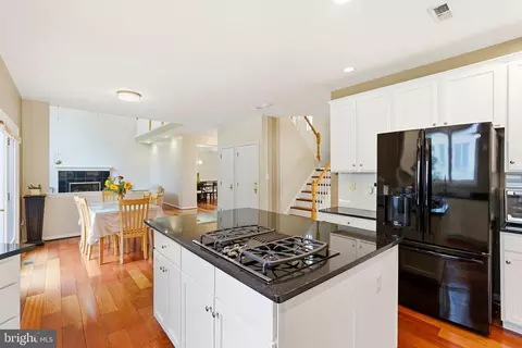 Kitchen - 43648 Intrepid St, Chantilly, VA 20152 photo 3 of 4