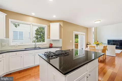 Kitchen - 43648 Intrepid St, Chantilly, VA 20152 photo 4 of 4