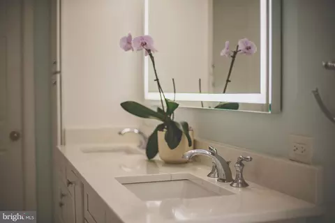 Bath - 43648 Intrepid St, Chantilly, VA 20152 photo 5 of 7