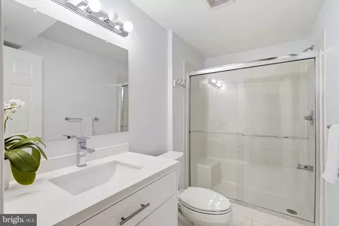 Bath - 43648 Intrepid St, Chantilly, VA 20152 photo 7 of 7