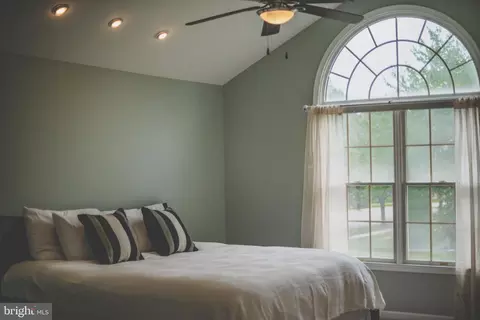 Bedroom - 43648 Intrepid St, Chantilly, VA 20152 photo 3 of 18