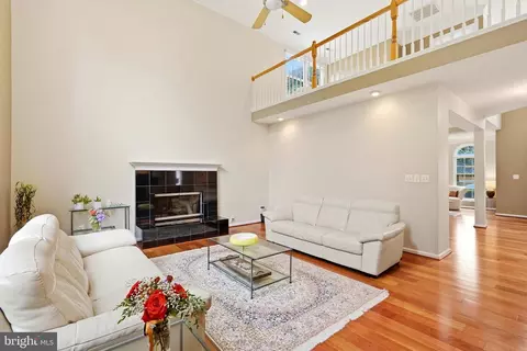 43648 Intrepid St, Chantilly, VA 20152