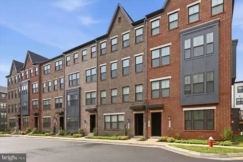 43428 Stonewood Crossing Ter, Ashburn, VA 20148