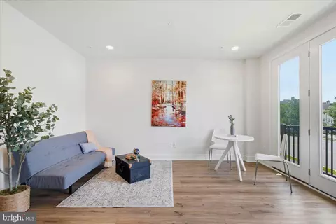 Living - 43382 Farringdon Sq, Broadlands, VA 20148 photo 4 of 5