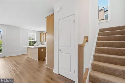 Entry Way - 43382 Farringdon Sq, Broadlands, VA 20148 photo 5 of 12
