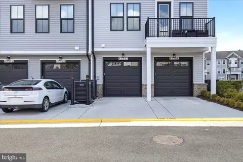 Exterior - 43382 Farringdon Sq, Broadlands, VA 20148 photo 4 of 7