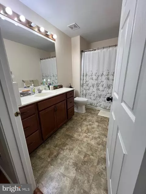 Bath - 43723 Banshee Heights Ter, Ashburn, VA 20148 photo 4 of 5