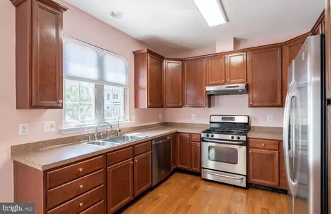 Kitchen - 43723 Banshee Heights Ter, Ashburn, VA 20148 photo 1 of 3
