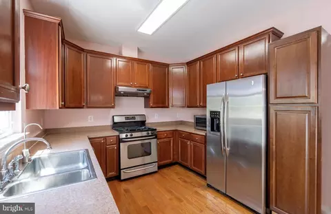 Kitchen - 43723 Banshee Heights Ter, Ashburn, VA 20148 photo 2 of 3