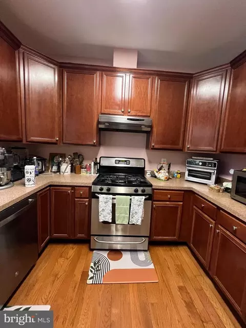 Kitchen - 43723 Banshee Heights Ter, Ashburn, VA 20148 photo 3 of 3