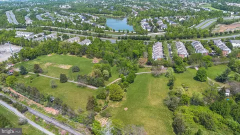 View/Area - 43537 Graves Ln, Ashburn, VA 20147 photo 5 of 13