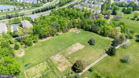View/Area - 43537 Graves Ln, Ashburn, VA 20147 photo 8 of 13