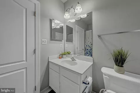 Bath - 42654 Frontier Dr, Brambleton, VA 20148 photo 5 of 5