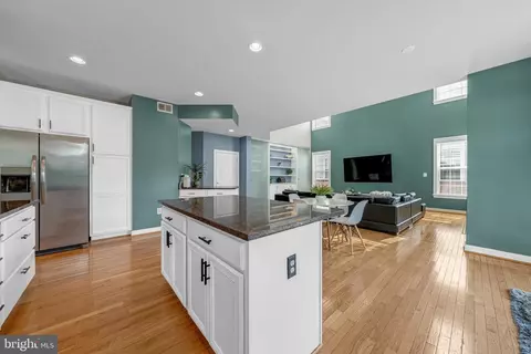 Kitchen - 42654 Frontier Dr, Brambleton, VA 20148 photo 4 of 6