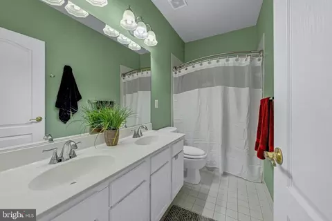 Bath - 42654 Frontier Dr, Brambleton, VA 20148 photo 4 of 5