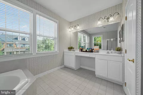 Bath - 42654 Frontier Dr, Brambleton, VA 20148 photo 2 of 5