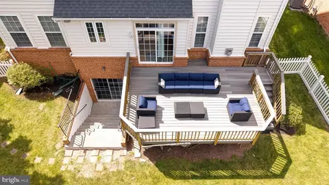 Exterior - 42654 Frontier Dr, Brambleton, VA 20148 photo 5 of 11