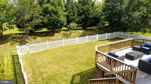Exterior - 42654 Frontier Dr, Brambleton, VA 20148 photo 6 of 11