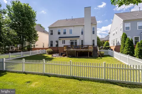 Exterior - 42654 Frontier Dr, Brambleton, VA 20148 photo 2 of 11