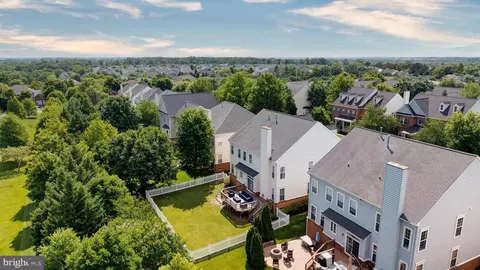 View/Area - 42654 Frontier Dr, Brambleton, VA 20148 photo 6 of 12