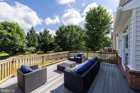 Exterior - 42654 Frontier Dr, Brambleton, VA 20148 photo 4 of 11