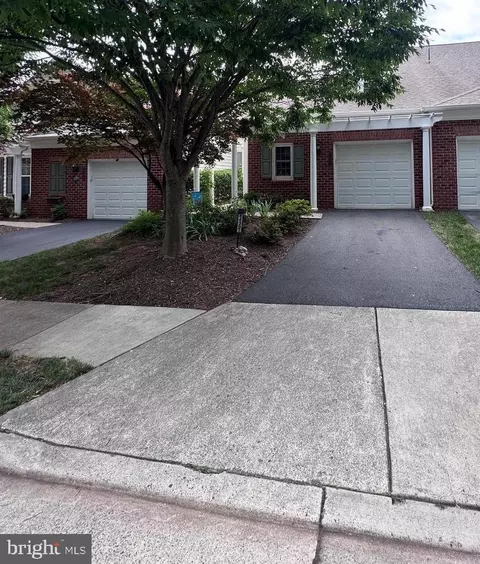 44397 Oakmont Manor Sq, Ashburn, VA 20147