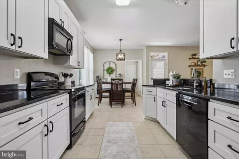 Kitchen - 42940 Spyder Pl, Chantilly, VA 20152 photo 1 of 1