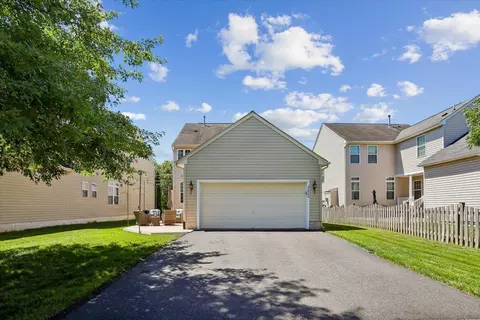 Exterior - 42940 Spyder Pl, Chantilly, VA 20152 photo 3 of 3