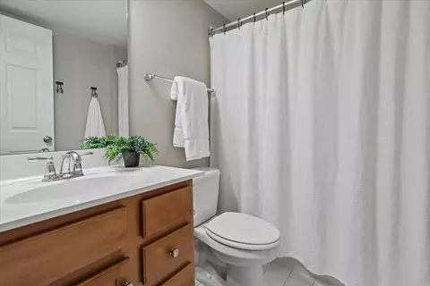 Bath - 42940 Spyder Pl, Chantilly, VA 20152 photo 3 of 3