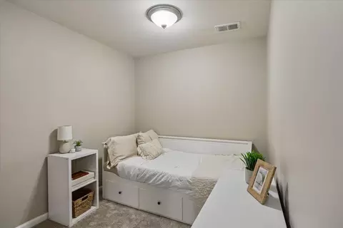 Bedroom - 42940 Spyder Pl, Chantilly, VA 20152 photo 3 of 3