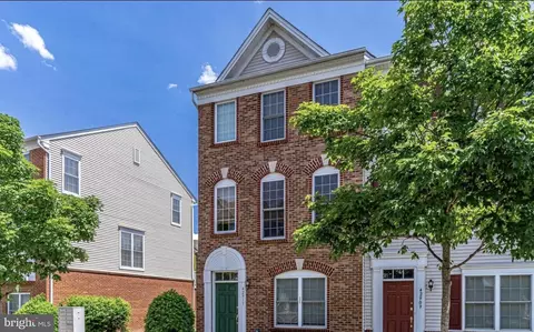 42911 Pamplin Ter, Chantilly, VA 20152