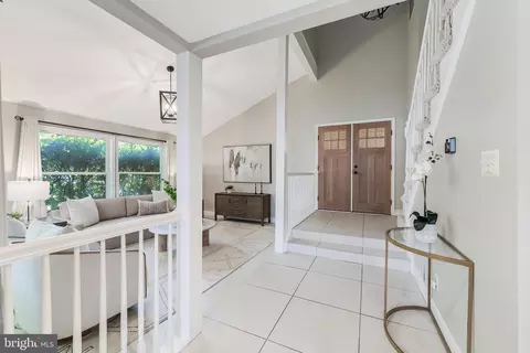 Entry Way - 151 S Fox Rd, Sterling, VA 20164 photo 4 of 7